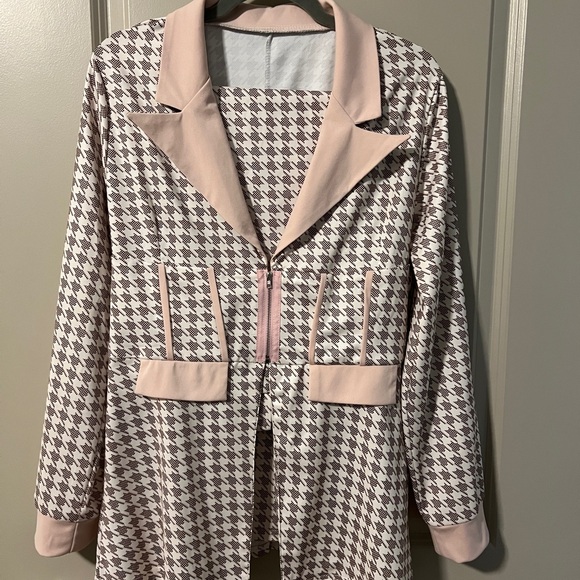 Stylish Pink and White Houndstooth Women's Jacket - Picture 1 of 3